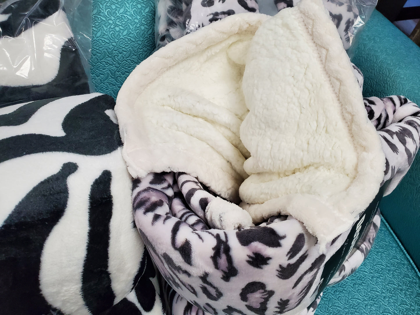 Soft Sherpa Animal Print Blanket 80x60 inches